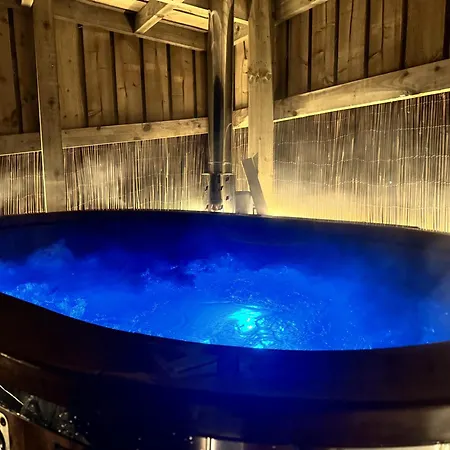 Deerstone Glamping-boulsworth Hill Dome Hot Tub *