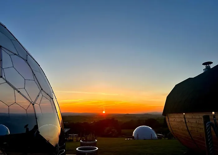 خيمة فخمة Deerstone Glamping-boulsworth Hill Dome Hot Tub Earby