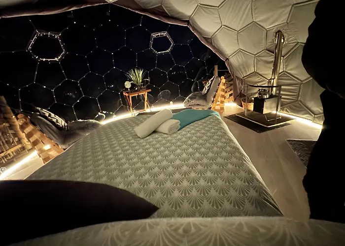 Deerstone Glamping-boulsworth Hill Dome Hot Tub Earby