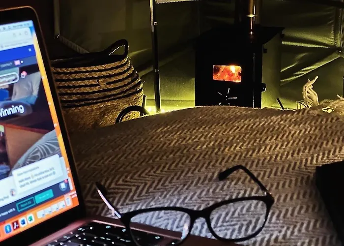 Luxury tent Deerstone Glamping-boulsworth Hill Dome Hot Tub *