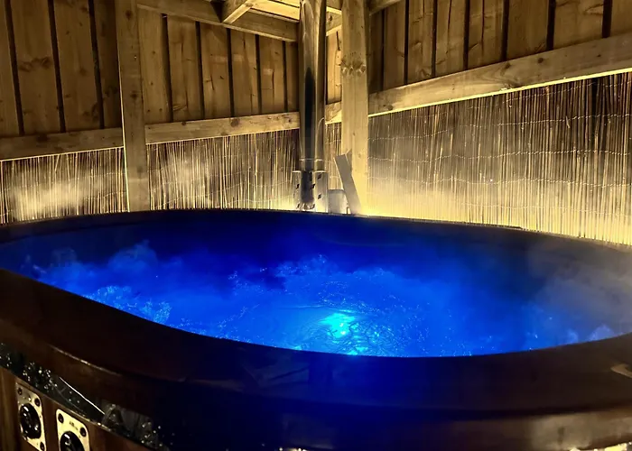 Deerstone Glamping-boulsworth Hill Dome Hot Tub *