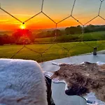 Deerstone Glamping-boulsworth Hill Dome Hot Tub Earby