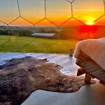 Deerstone Glamping-boulsworth Hill Dome Hot Tub ラグジュアリーテント Earby