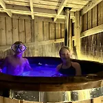 ラグジュアリーテント Deerstone Glamping-boulsworth Hill Dome Hot Tub