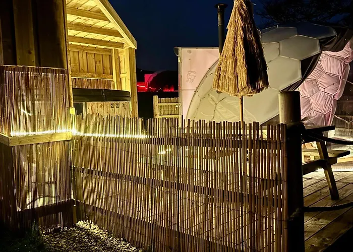 Luxury tent Deerstone Glamping-boulsworth Hill Dome Hot Tub Earby